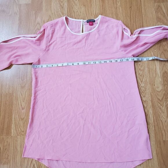 Vince Camuto Split Sleeve Top size Small in Pink - Picture 10 of 13